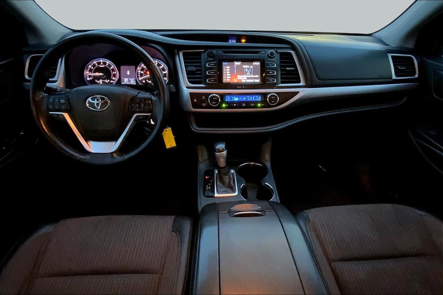 Used 2014 Toyota Highlander Plus FWD image 15