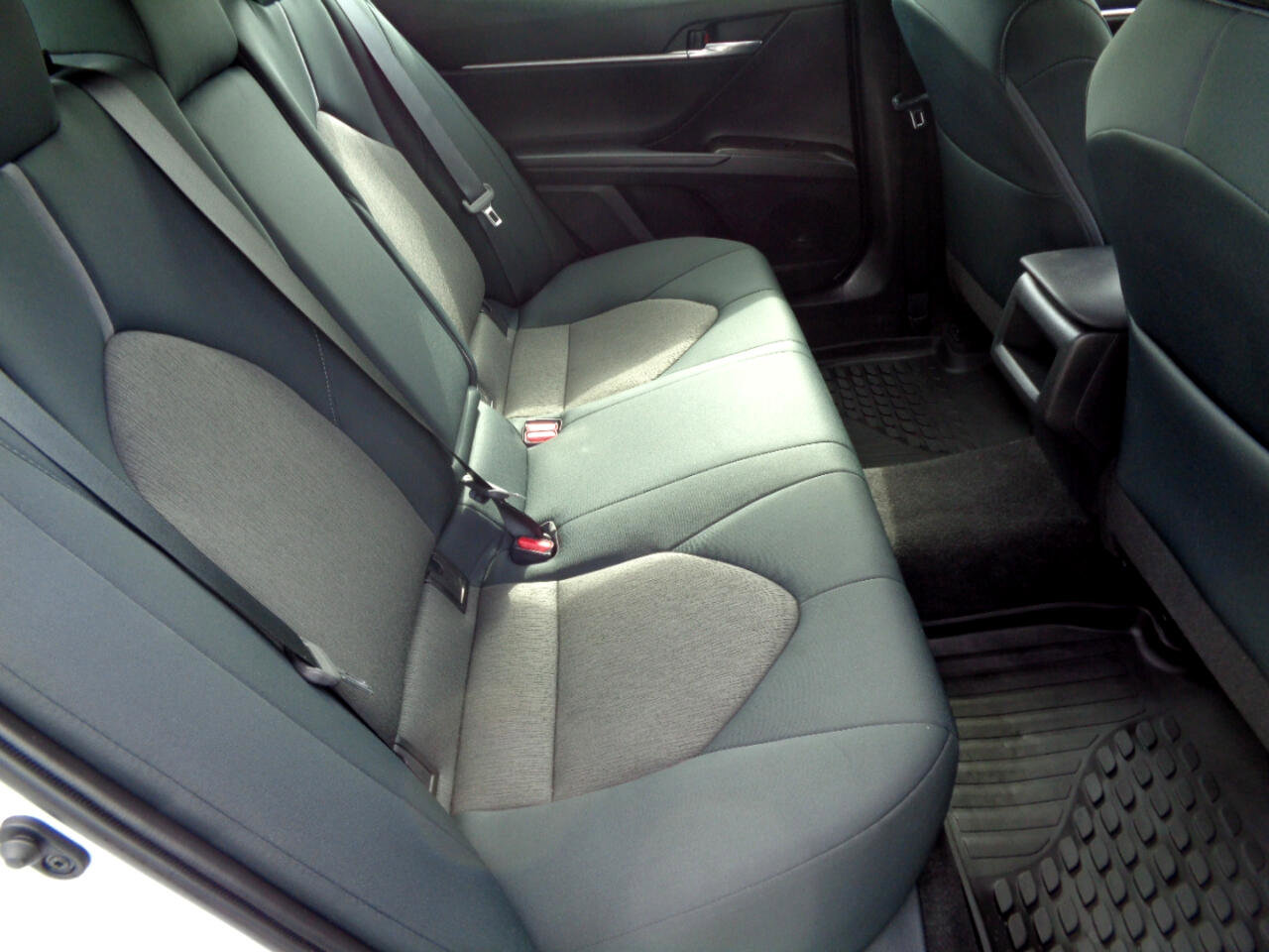 Used 2022 Toyota Camry LE image 9