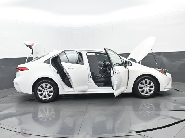 Used 2025 Toyota Corolla LE FWD image 32