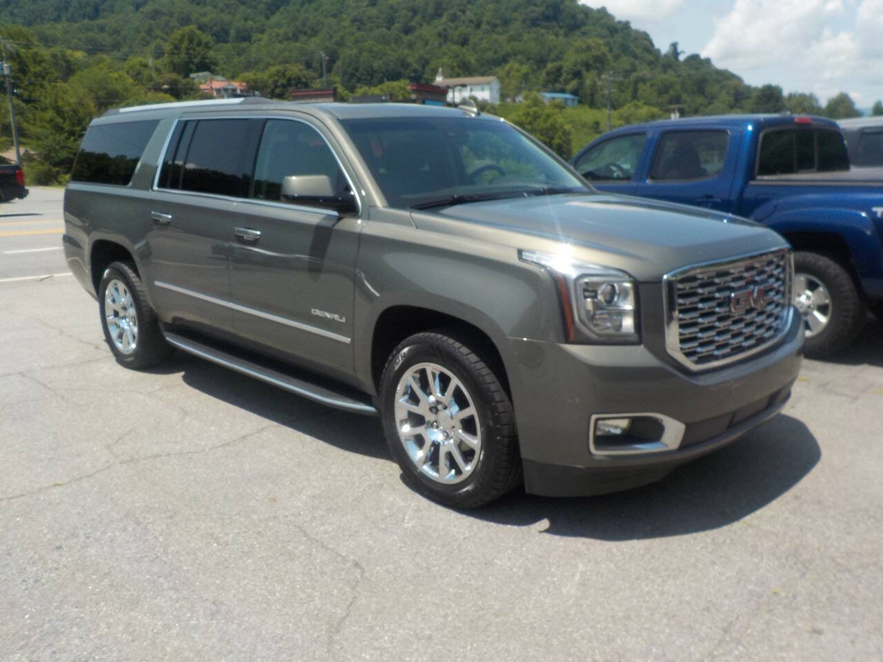 Used 2018 GMC Yukon XL Denali w/ Open Road Package AWD/4WD image 5