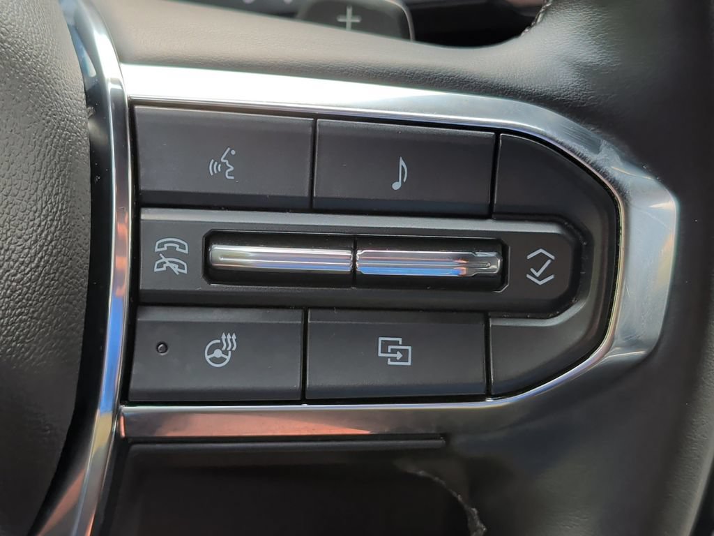 Used 2025 GMC Yukon XL Denali AWD/4WD image 13