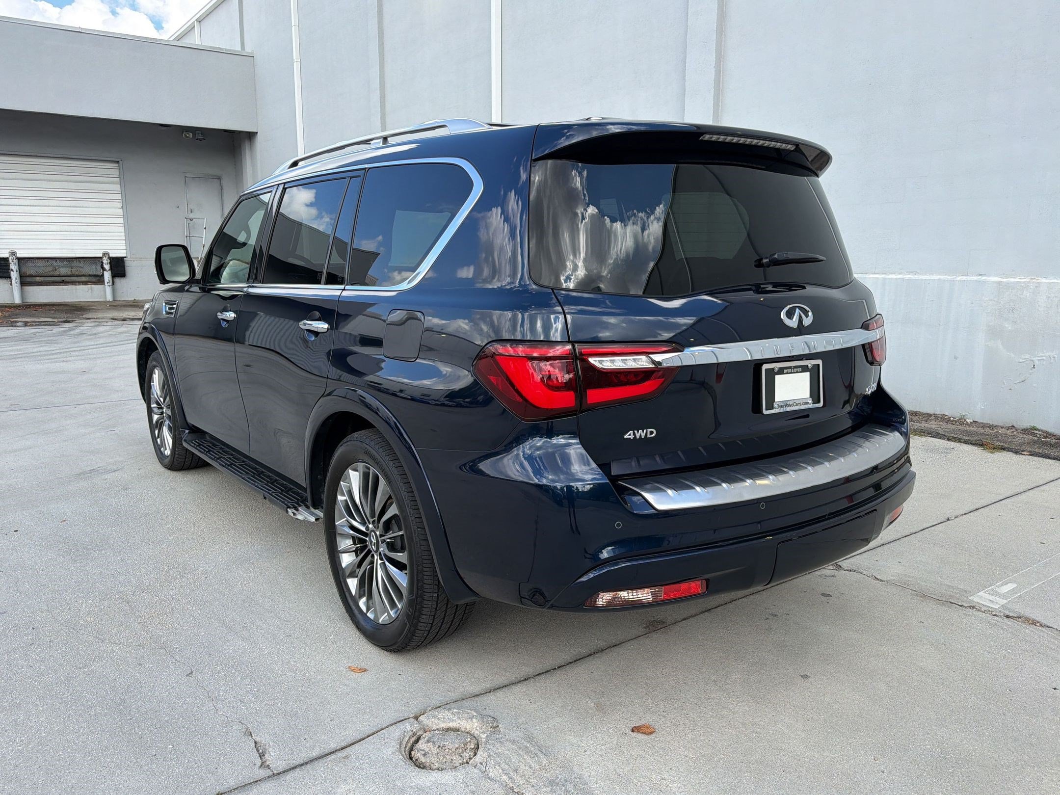 Used 2021 INFINITI QX80 Sensory w/ All-Season Package AWD/4WD image 3