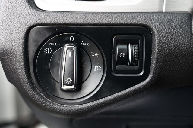 Used 2017 Volkswagen Golf SE FWD image 48