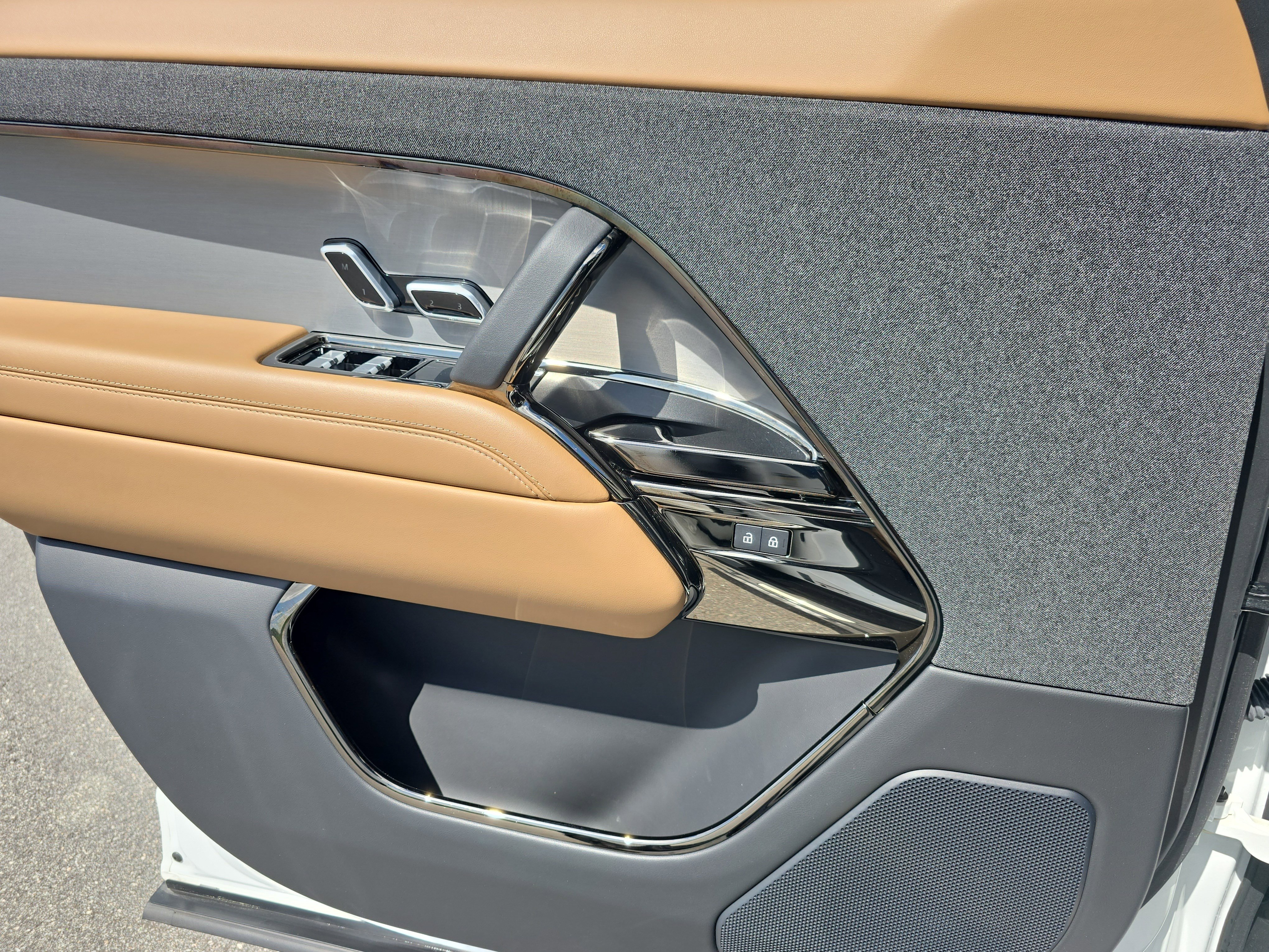 Used 2023 Land Rover Range Rover Sport SE image 25