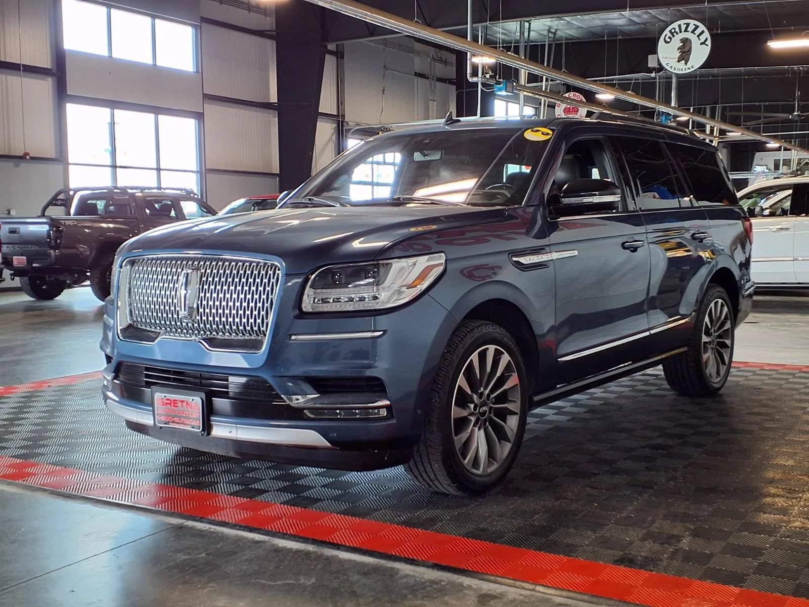 Used 2020 Lincoln Navigator Reserve w/ Luxury Package AWD/4WD image 3