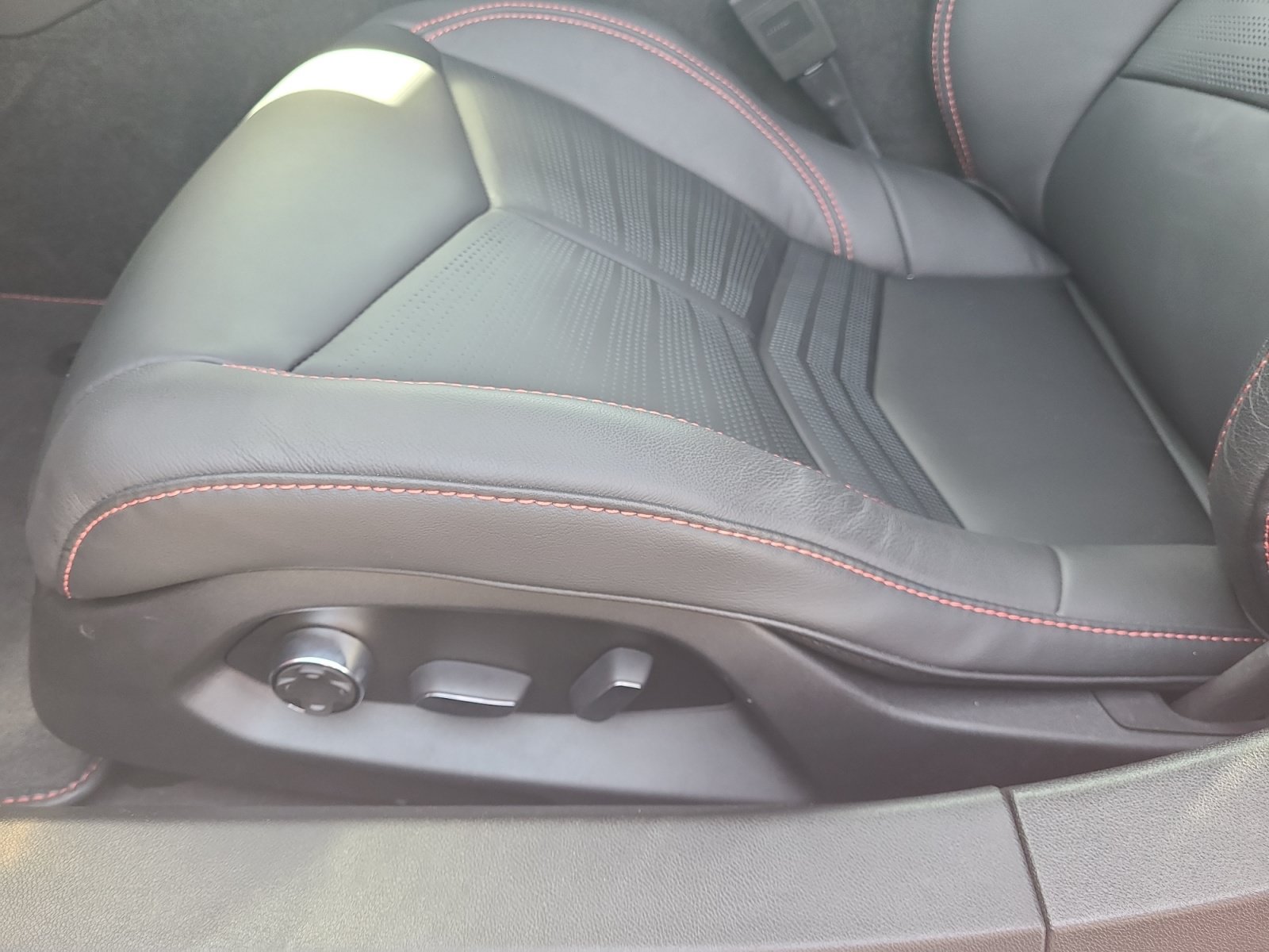 Used 2024 Chevrolet Corvette Stingray Premium Conv w/ Z51 Performance Package RWD image 14
