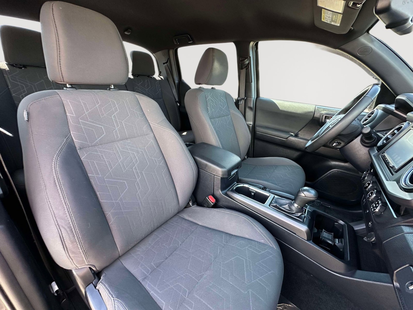 Used 2017 Toyota Tacoma TRD Sport w/ Tow Package (A/T) image 22