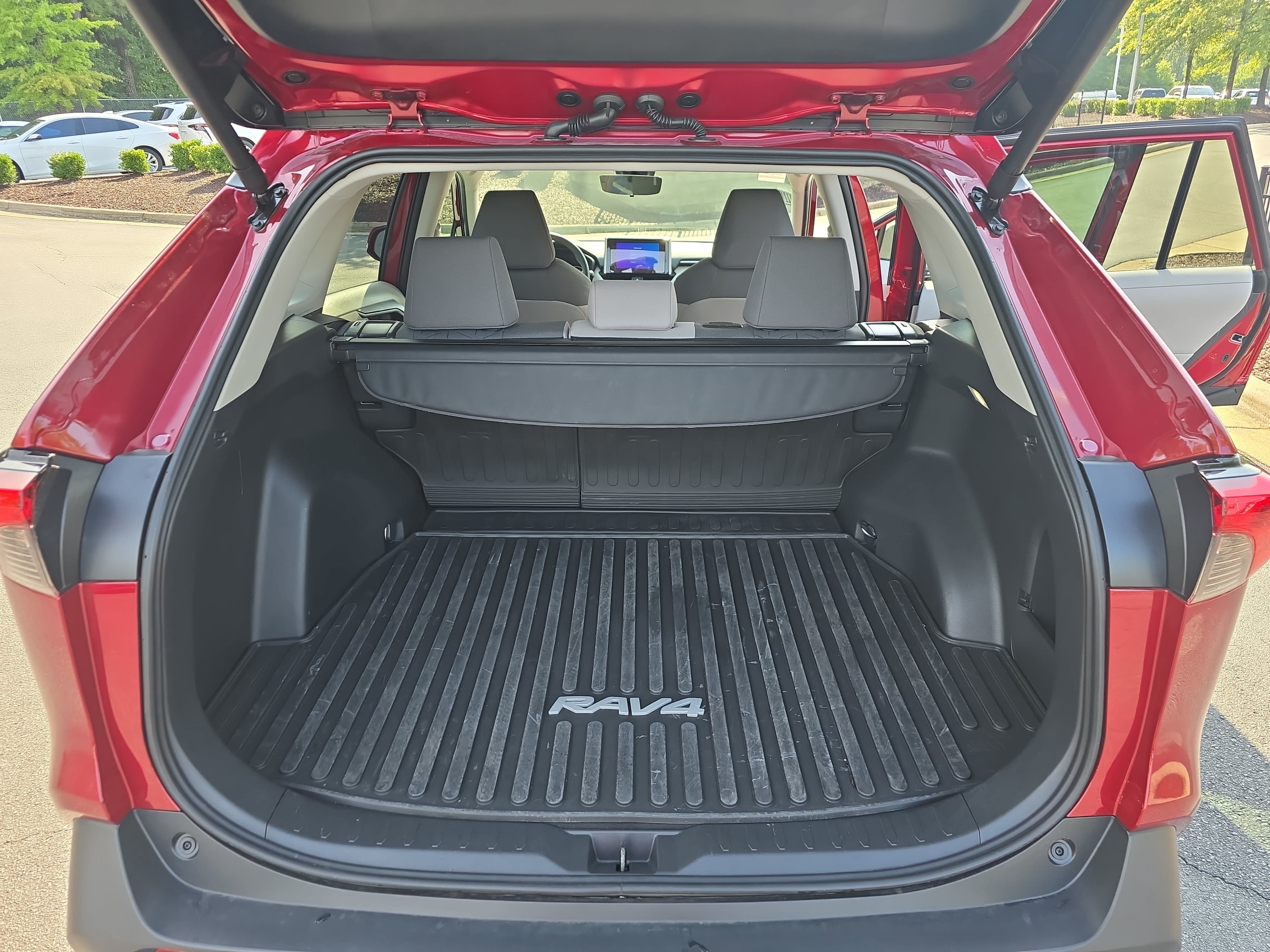 Used 2025 Toyota RAV4 XLE w/ Convenience Package FWD image 12