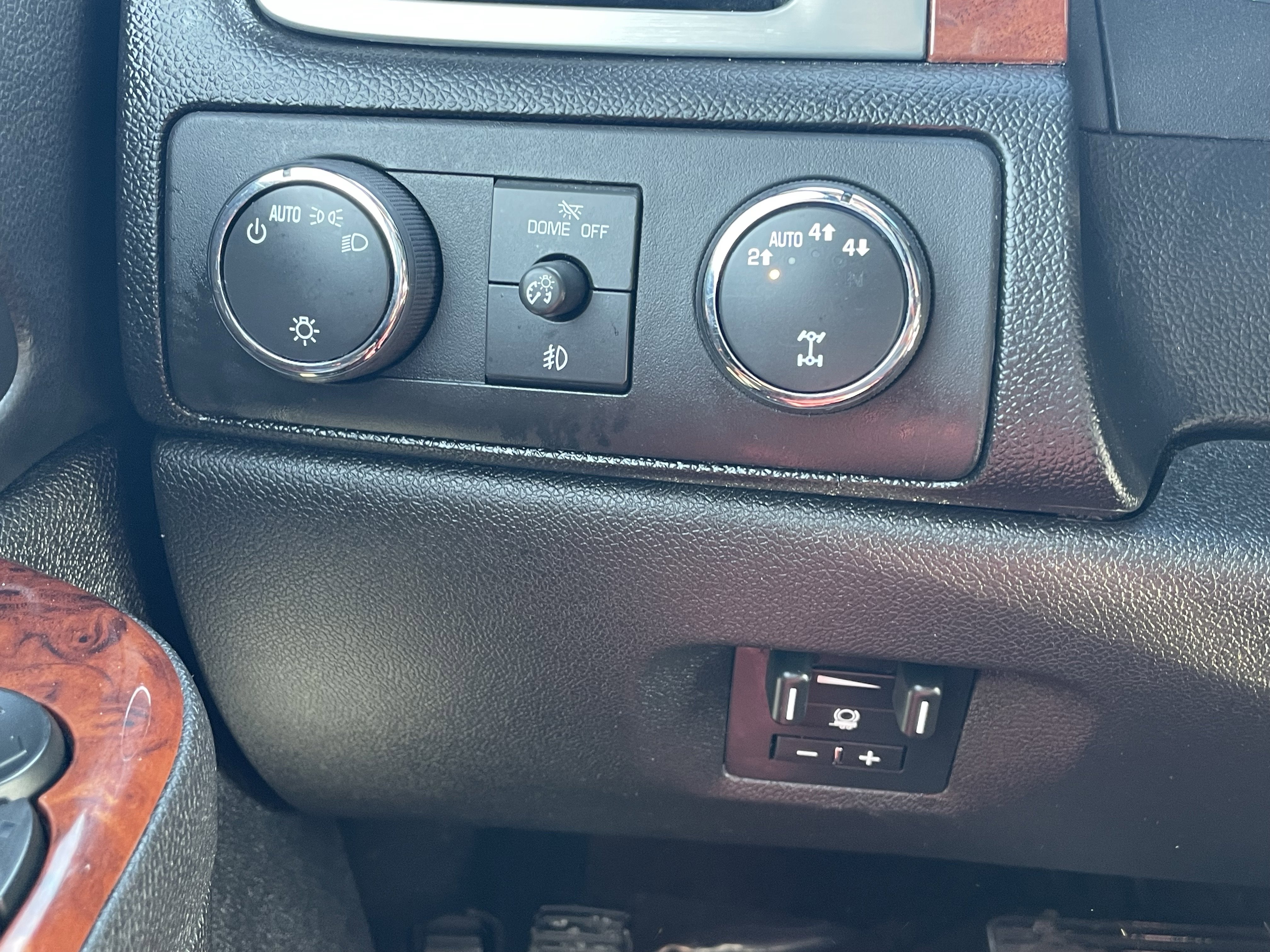 Used 2014 Chevrolet Tahoe LTZ AWD/4WD image 13