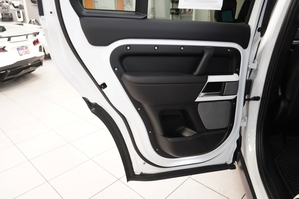 Used 2024 Land Rover Defender 130 S image 23