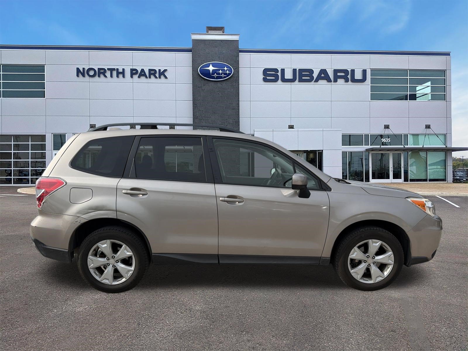 Used 2016 Subaru Forester 2.5i Premium AWD/4WD image 2