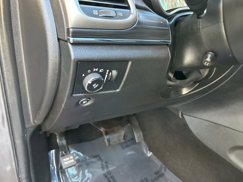 Used 2019 Jeep Grand Cherokee Limited w/ Luxury Group II image 44