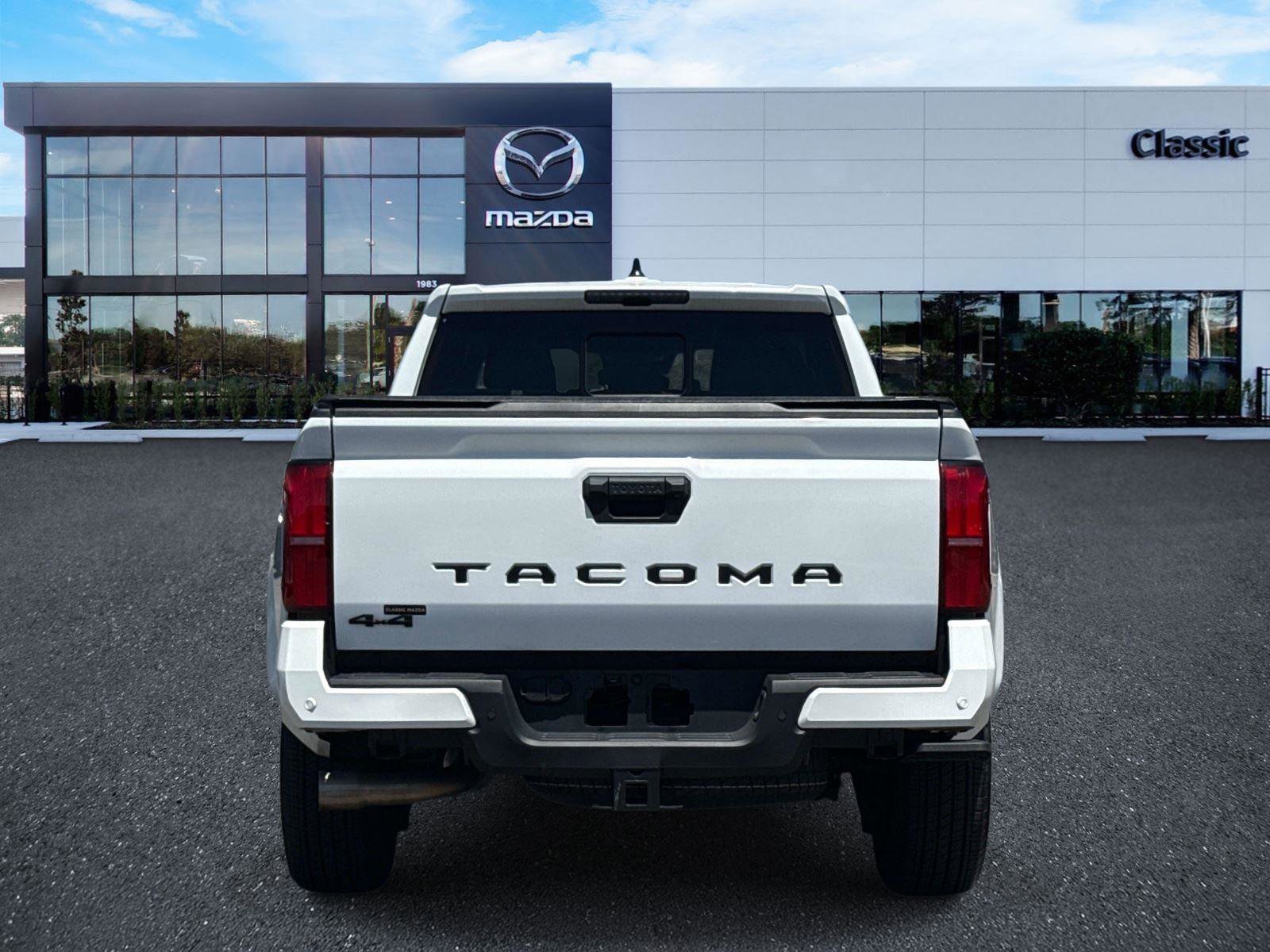 Used 2024 Toyota Tacoma TRD Sport w/ TRD Sport Upgrade Package image 4