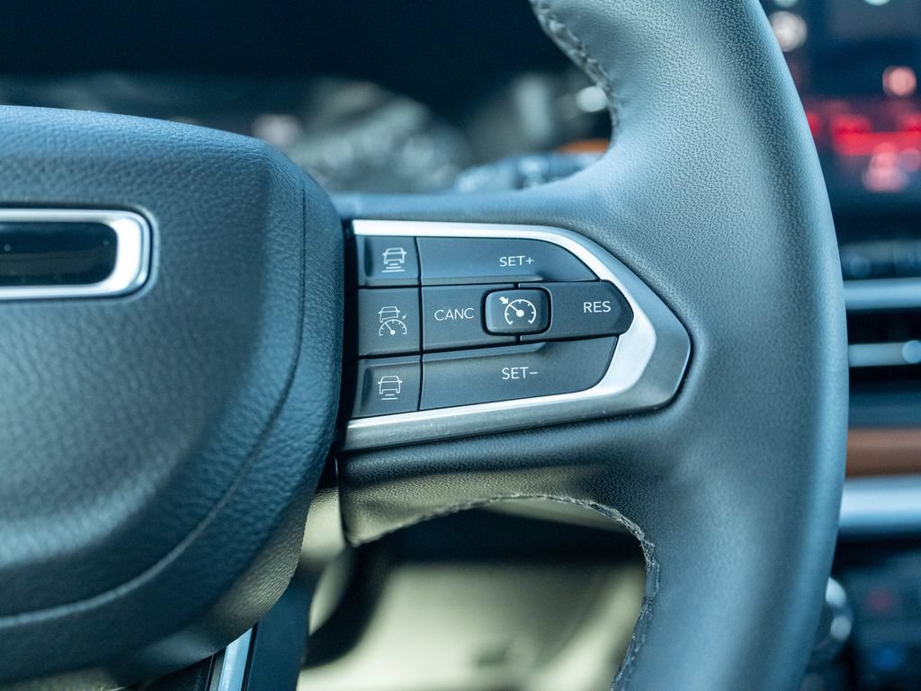 Used 2025 Jeep Compass Limited AWD/4WD image 31