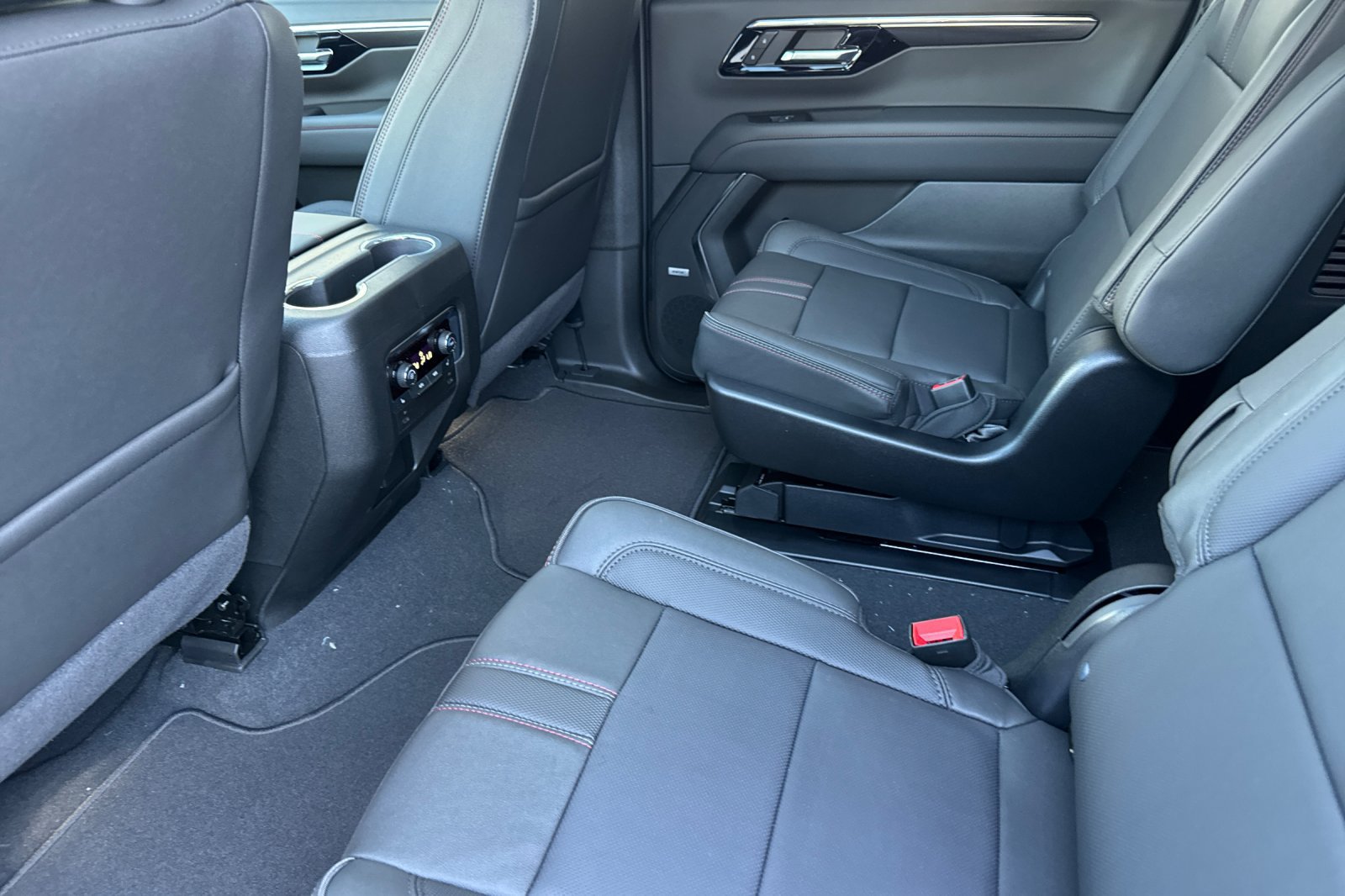 New 2027 Chevrolet Suburban RST w/ Comfort Package AWD/4WD image 11