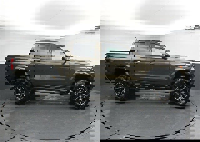 Used 2025 Chevrolet Colorado ZR2 w/ Technology Package image 15