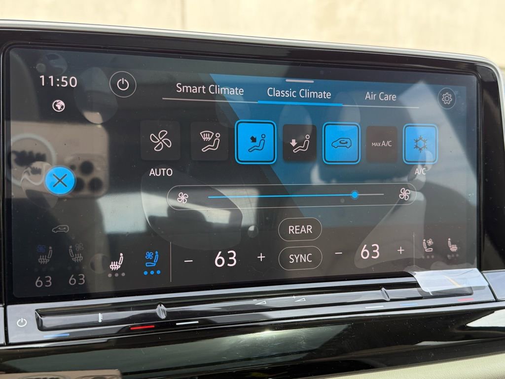 Certified 2025 Volkswagen Atlas SE image 16