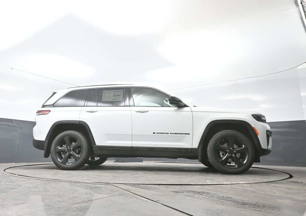New 2026 Jeep Grand Cherokee Limited w/ Limited Altitude Package image 37