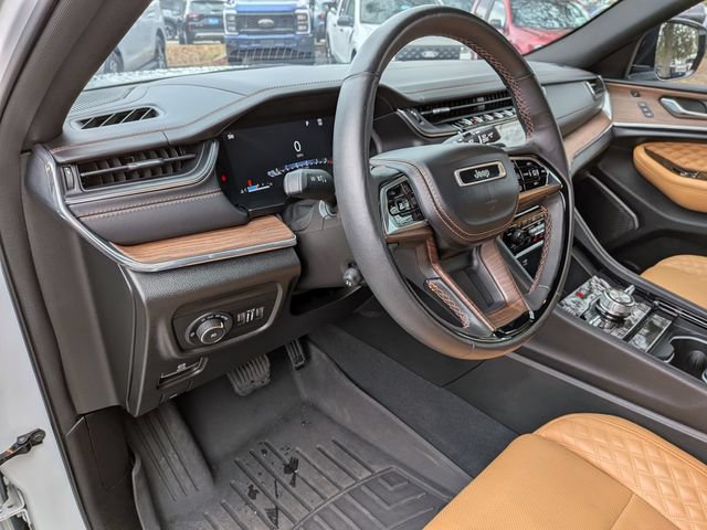 Used 2024 Jeep Grand Cherokee Summit AWD/4WD image 35
