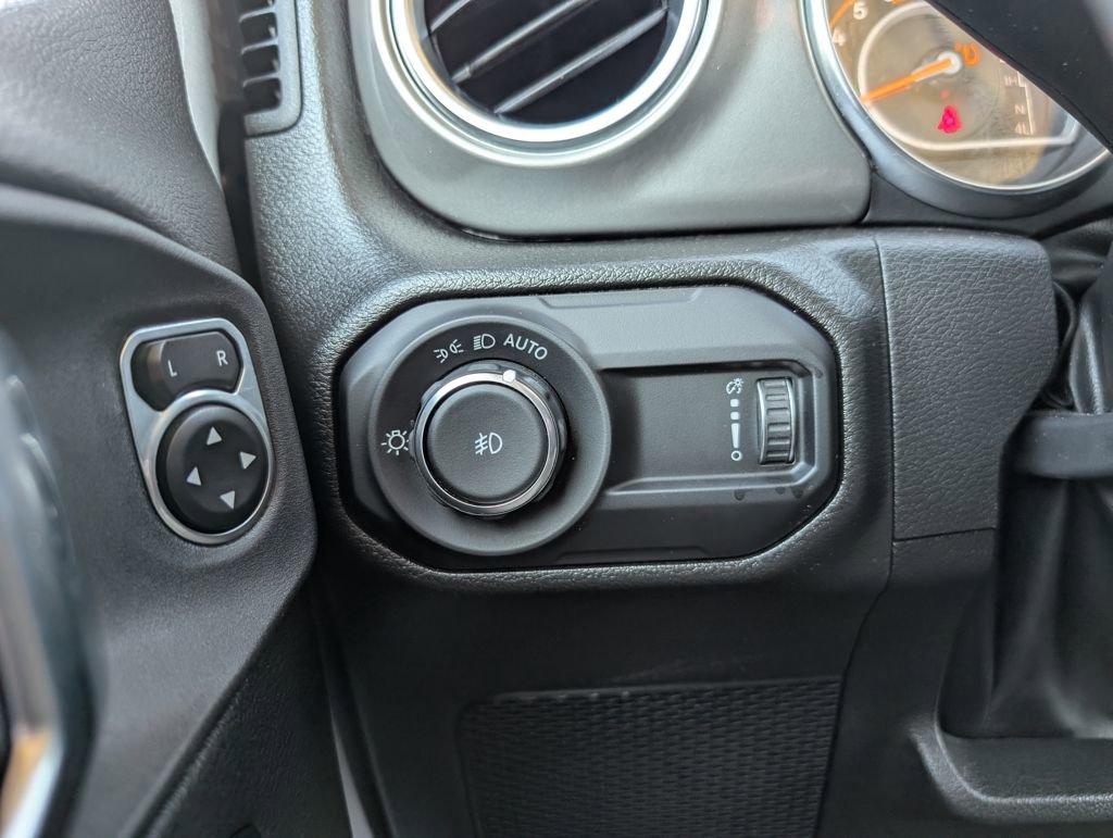 Used 2023 Jeep Wrangler Sahara image 37