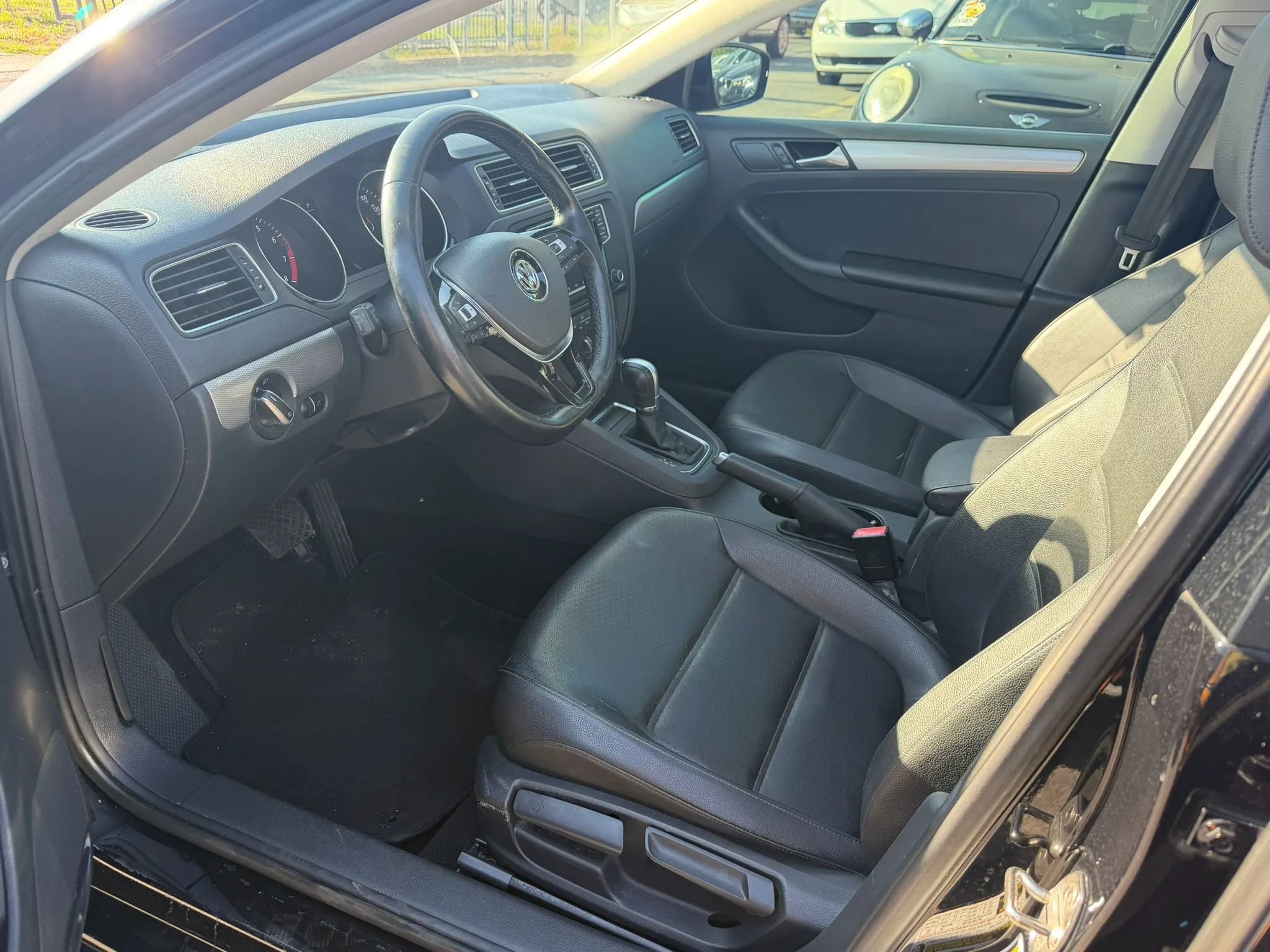 Used 2017 Volkswagen Jetta SE FWD image 7