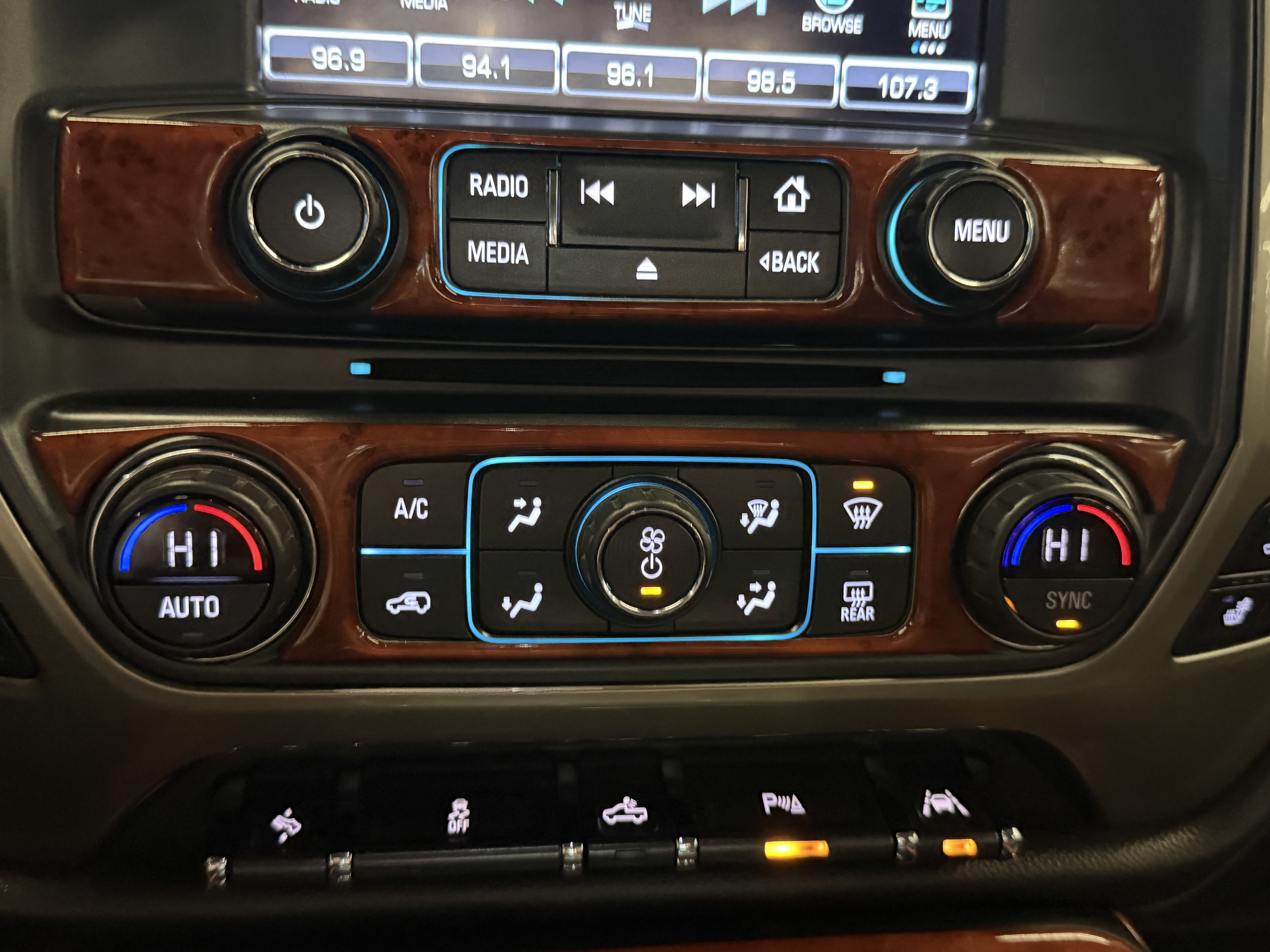 Used 2018 Chevrolet Silverado 1500 High Country image 23