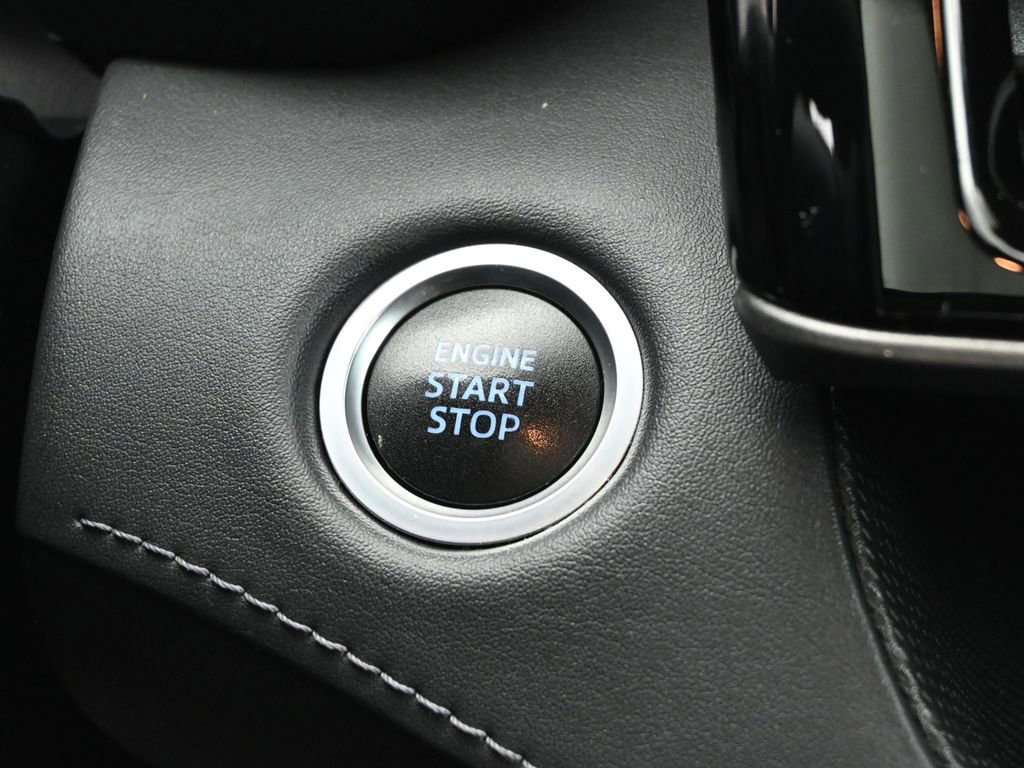 Used 2021 Toyota Highlander XLE image 14