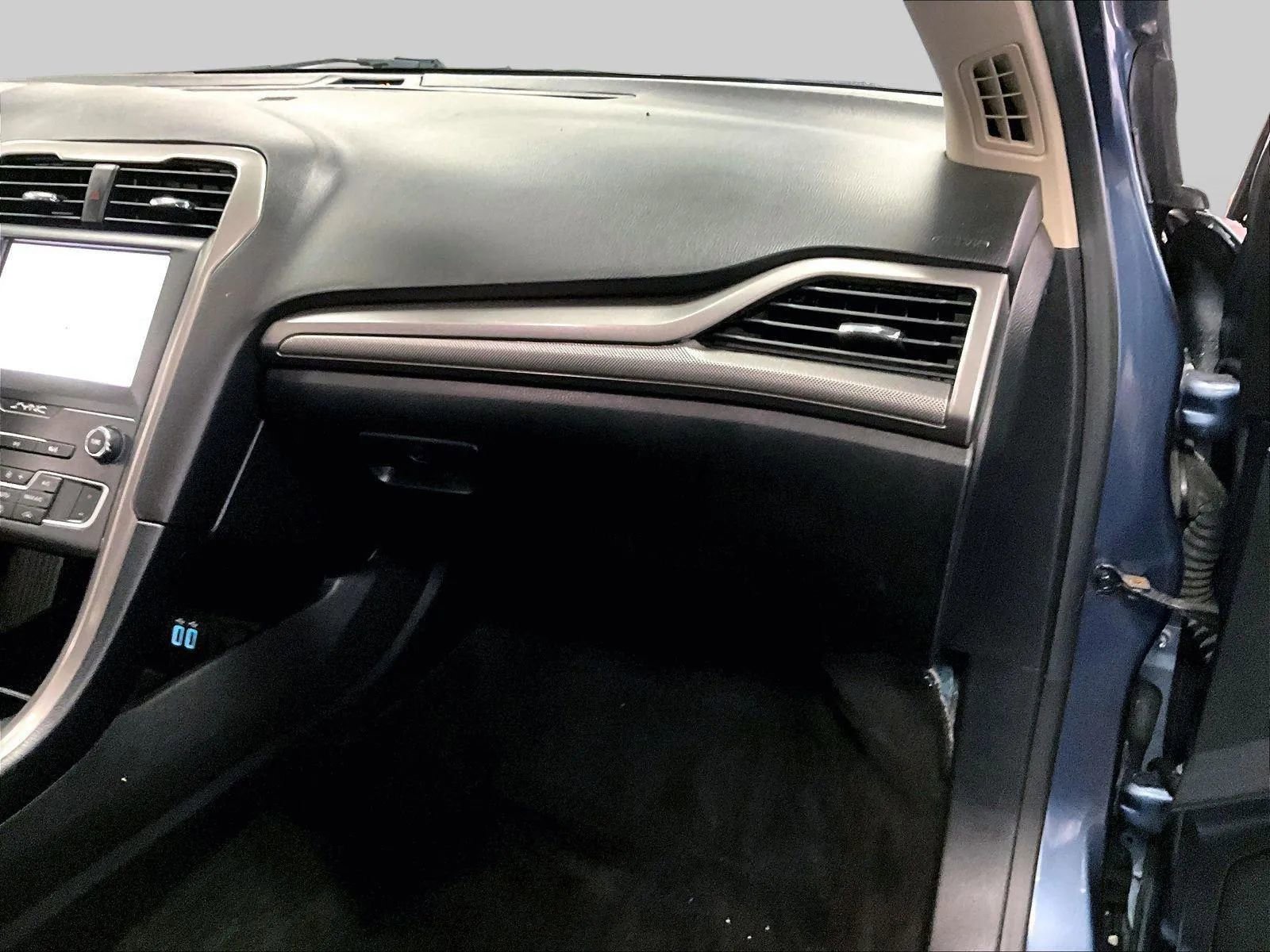 Used 2019 Ford Fusion SE image 16