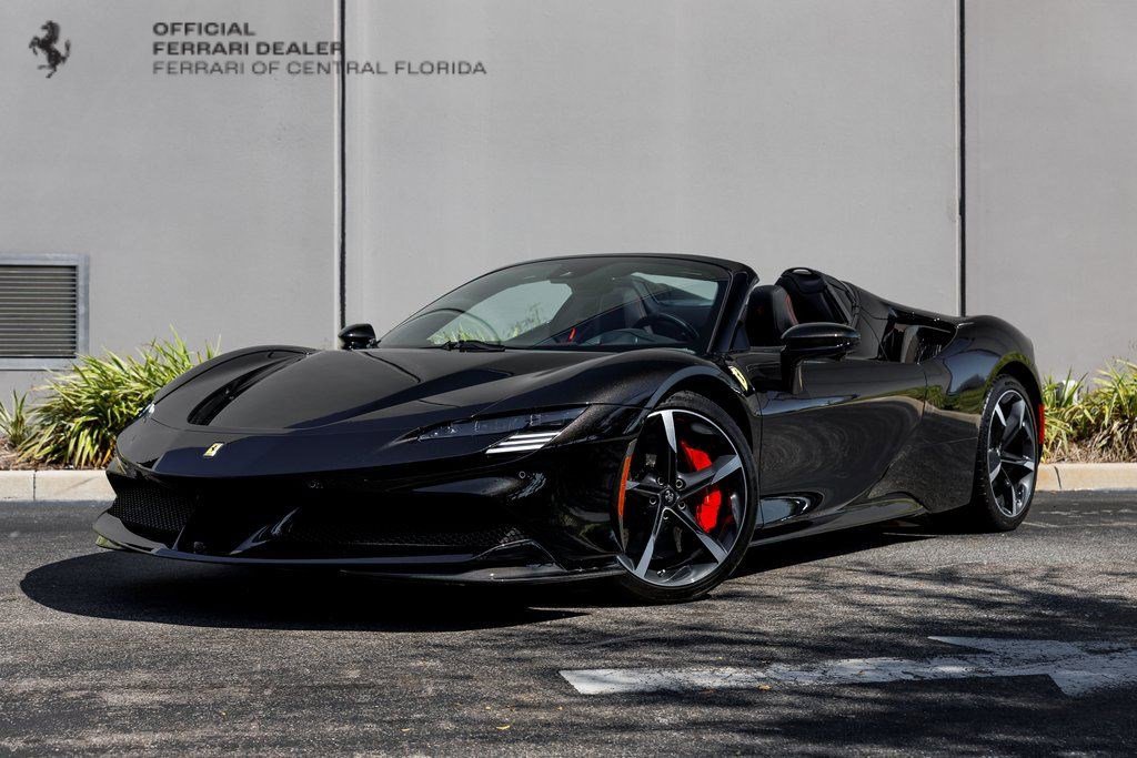 Used 2022 Ferrari SF90 Spider image 1