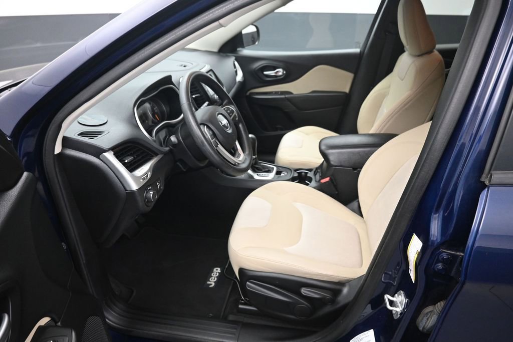 Used 2016 Jeep Cherokee Sport AWD/4WD image 9