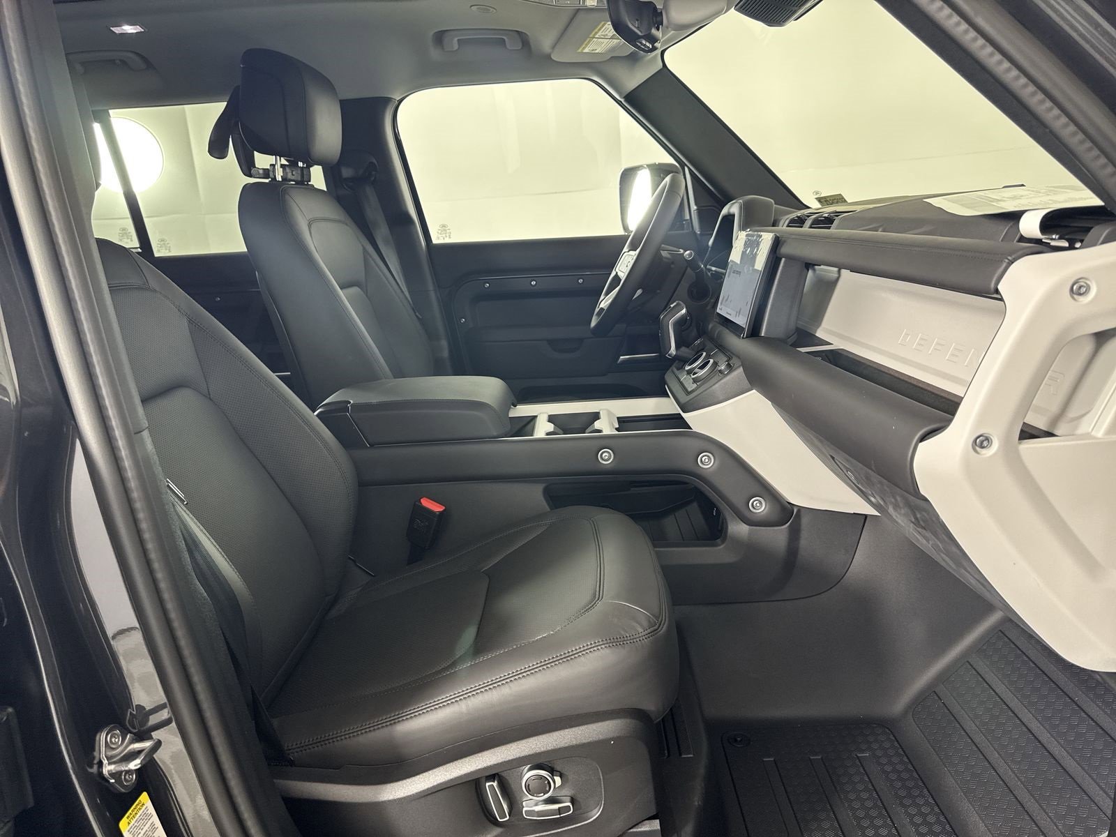 New 2025 Land Rover Defender 130 S image 34
