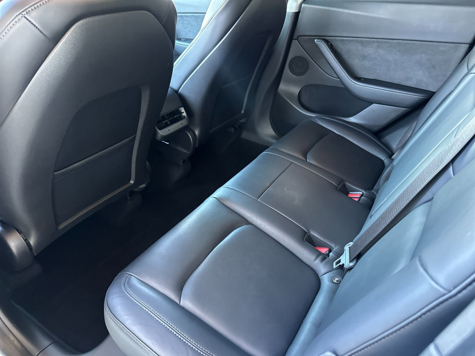 Used 2021 Tesla Model Y Standard Range image 11