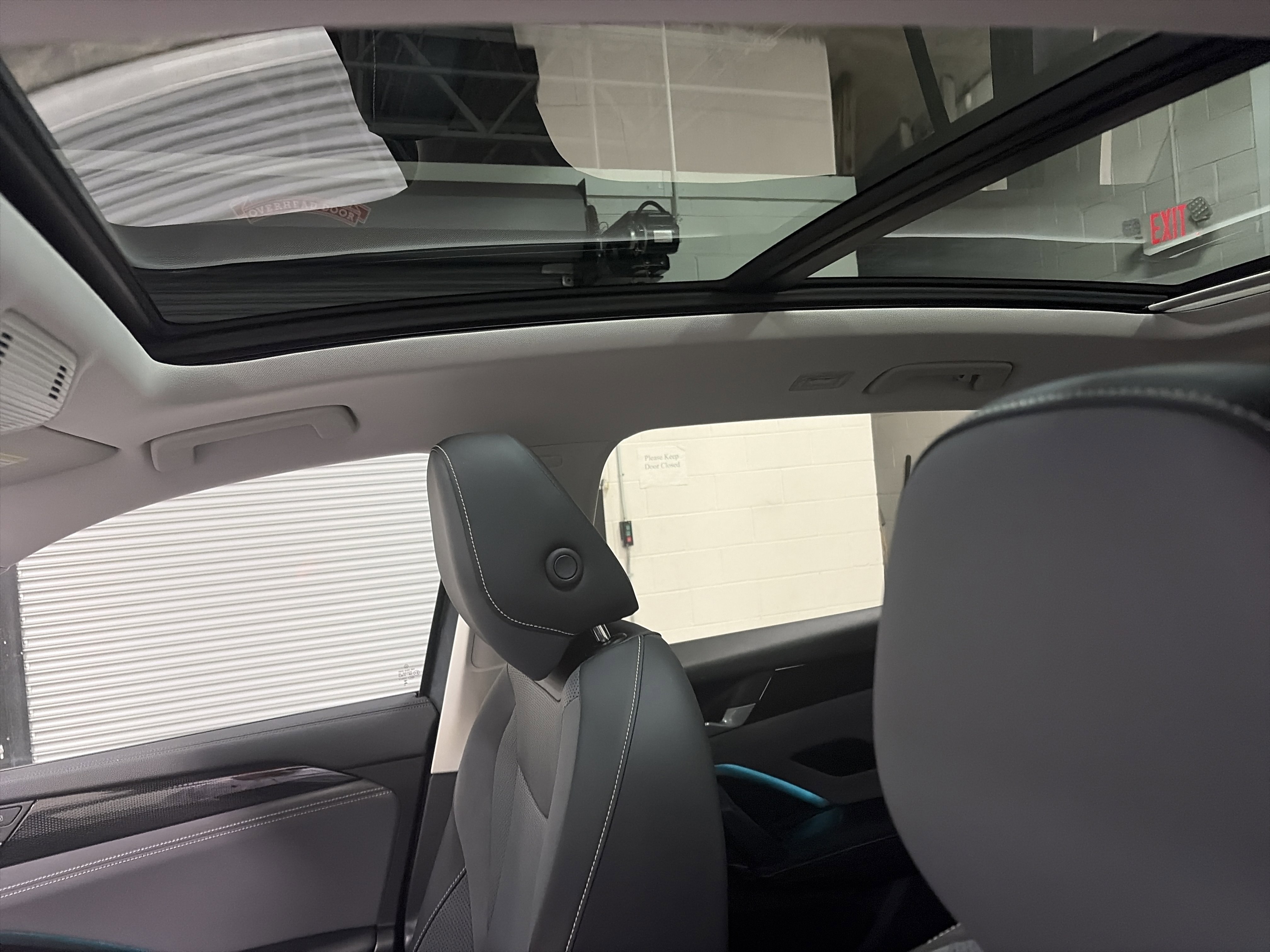 Certified 2025 Volkswagen Tiguan SE image 12