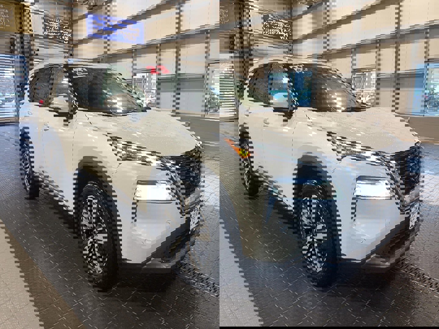 Used 2023 Nissan Rogue SL w/ SL Premium Package image 1