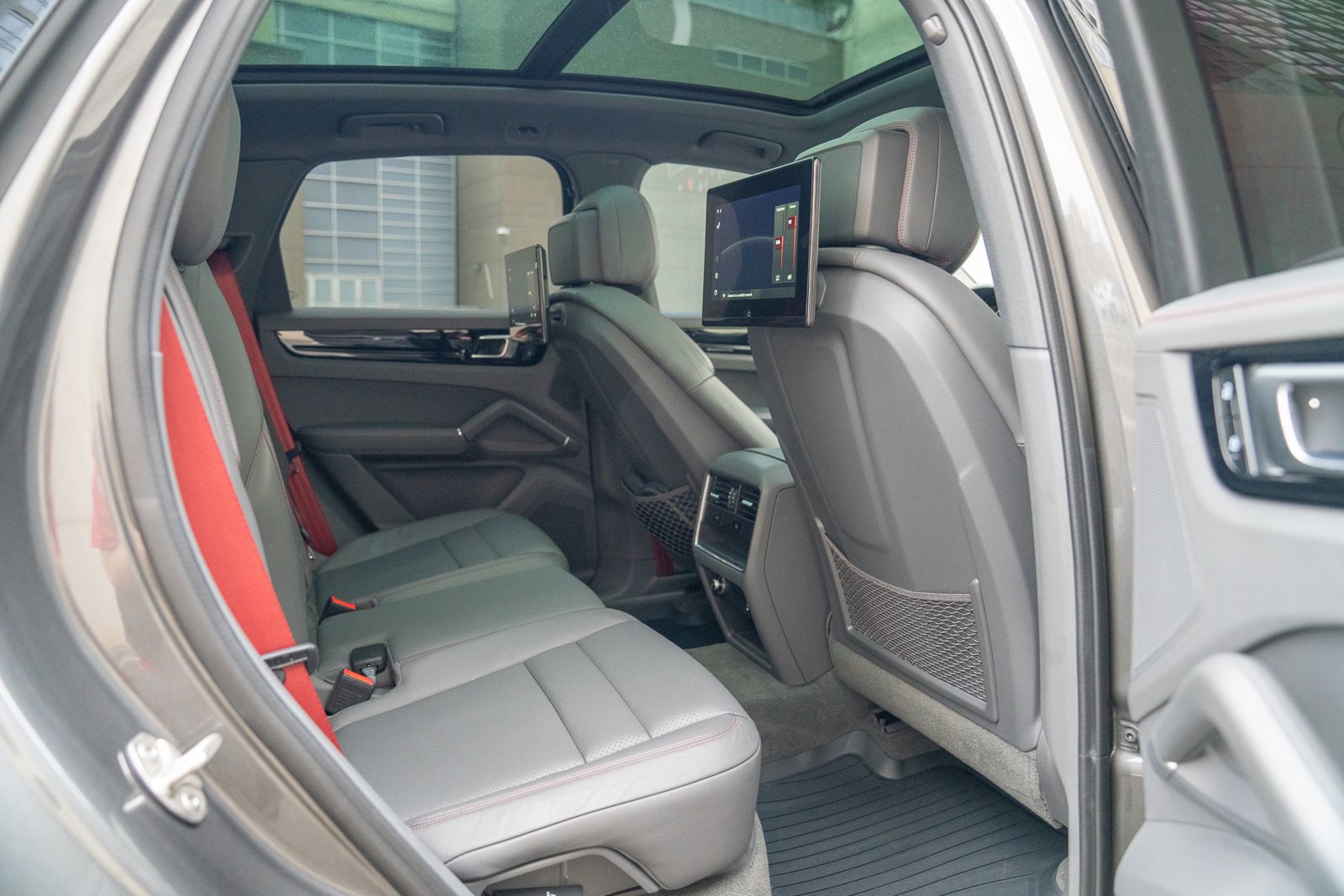 Used 2023 Porsche Cayenne image 26