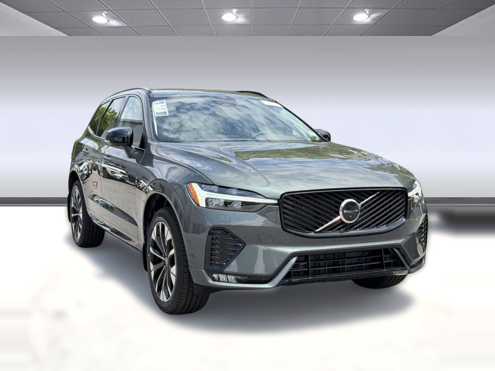 New 2026 Volvo XC60 B5 Plus w/ Protection Package Premier AWD/4WD image 7