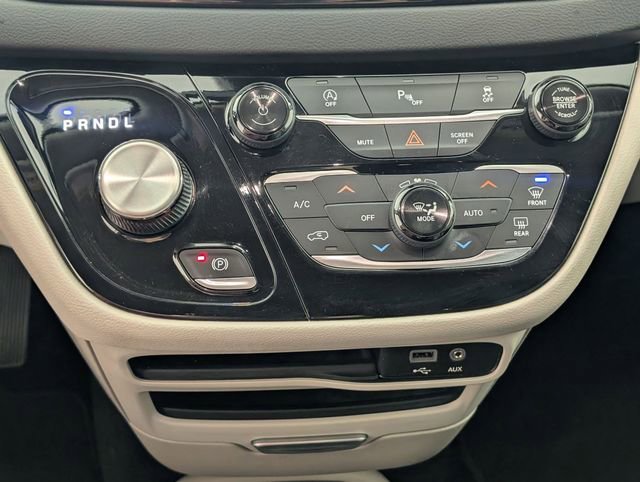 Used 2019 Chrysler Pacifica Touring-L image 21