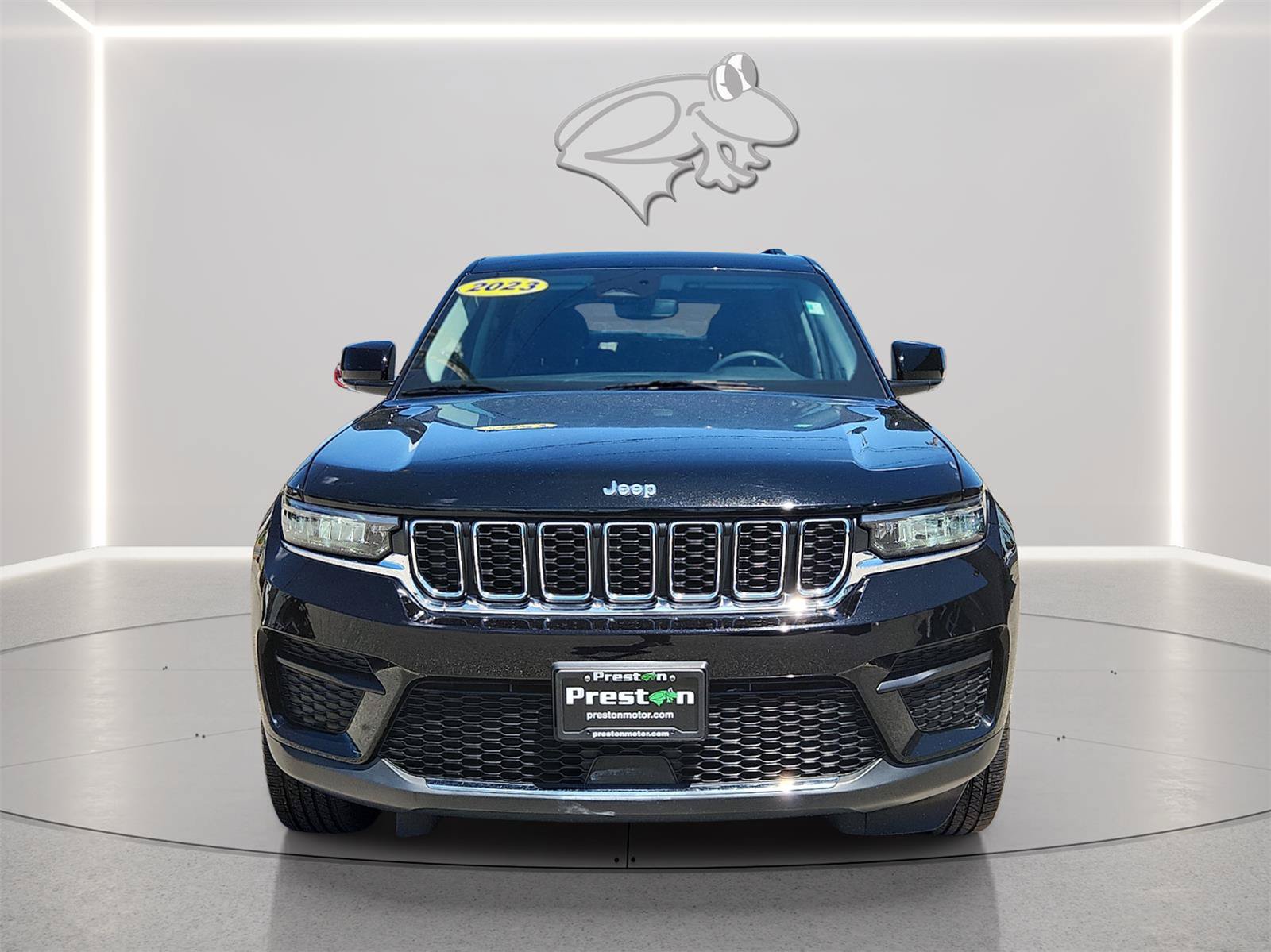 Used 2023 Jeep Grand Cherokee Laredo AWD/4WD image 7