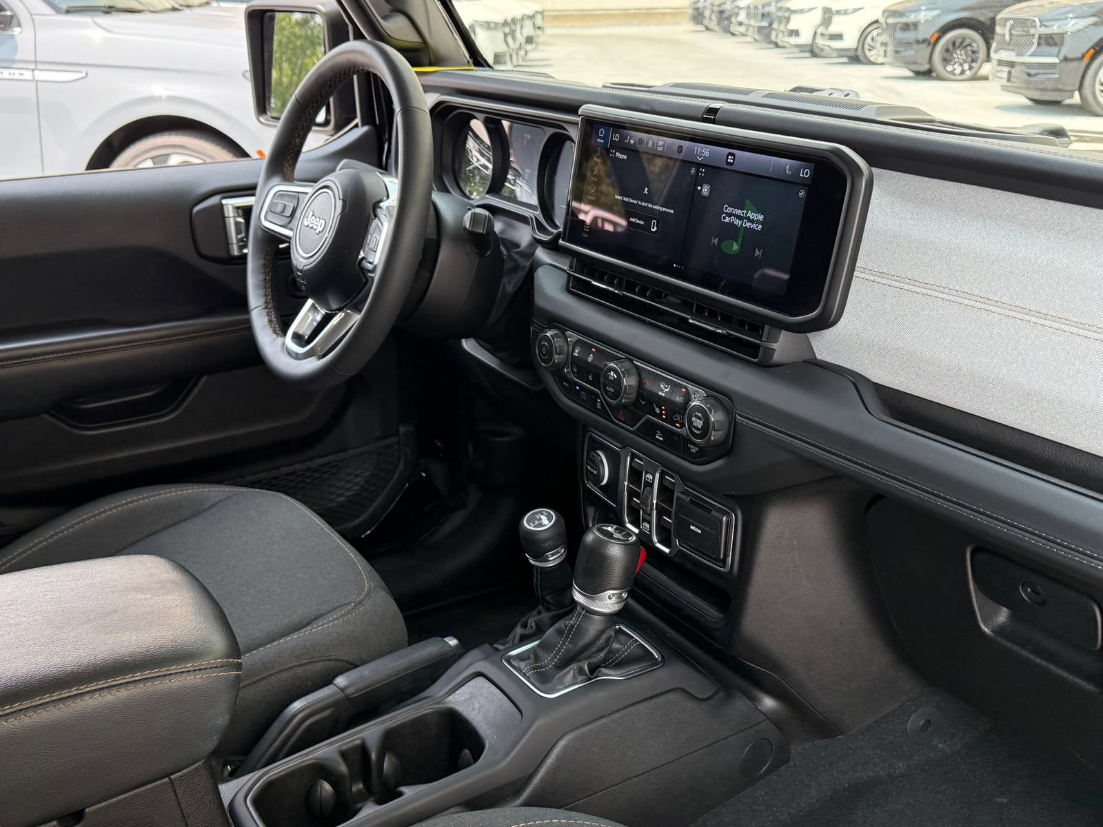 Used 2024 Jeep Wrangler Unlimited Sahara AWD/4WD image 12