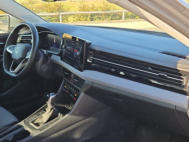 Used 2025 Volkswagen Jetta SE FWD image 22