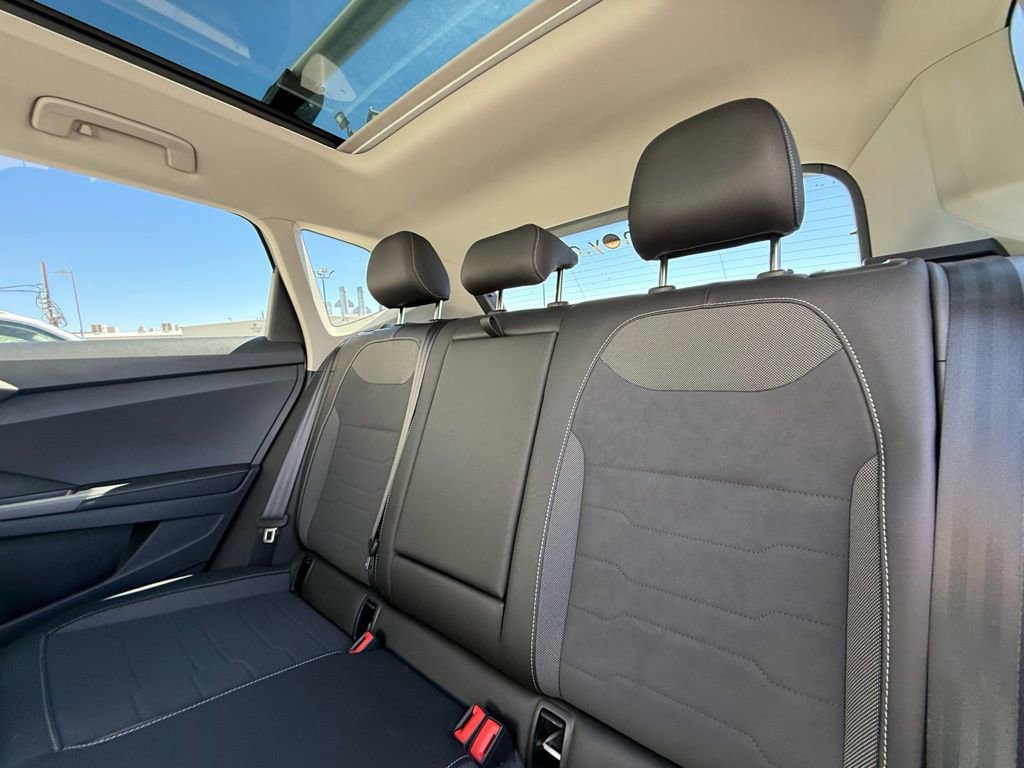 Certified 2025 Volkswagen Taos SE image 8