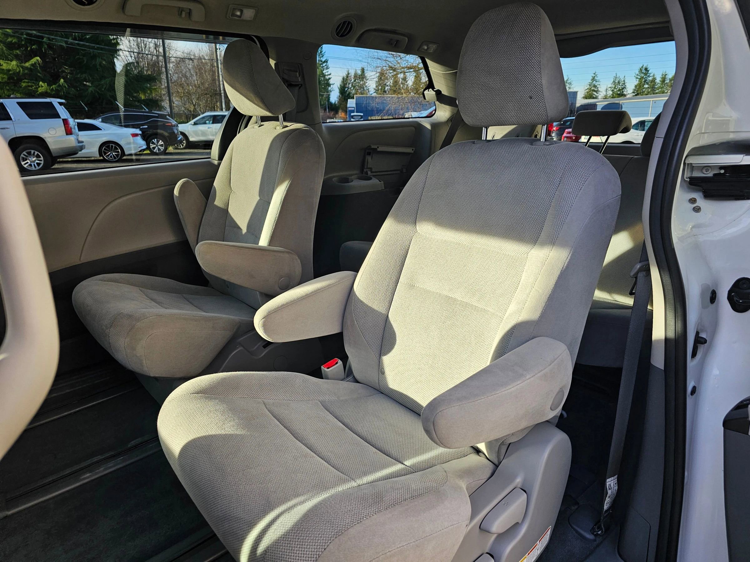 Used 2020 Toyota Sienna L image 19