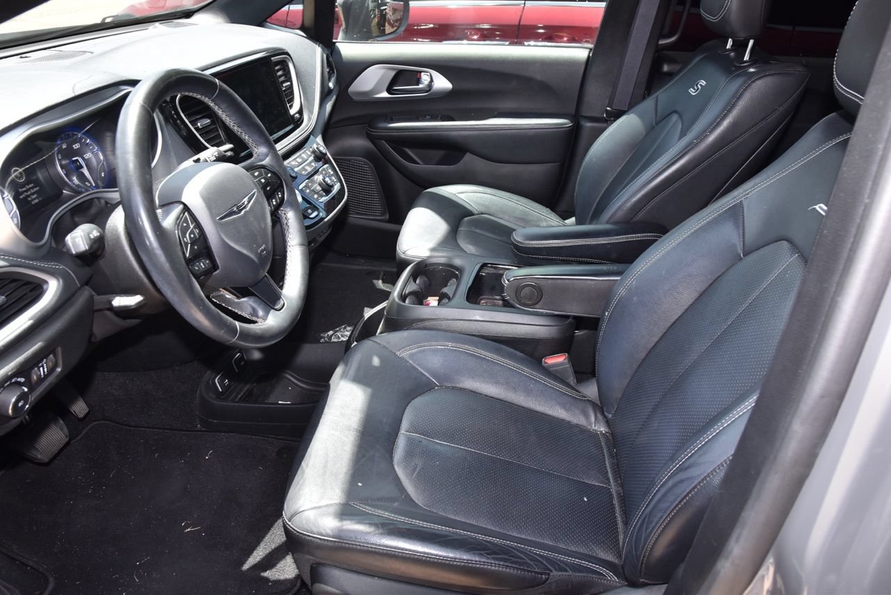 Used 2021 Chrysler Pacifica Touring-L w/ Uconnect Theater Family Group FWD image 9