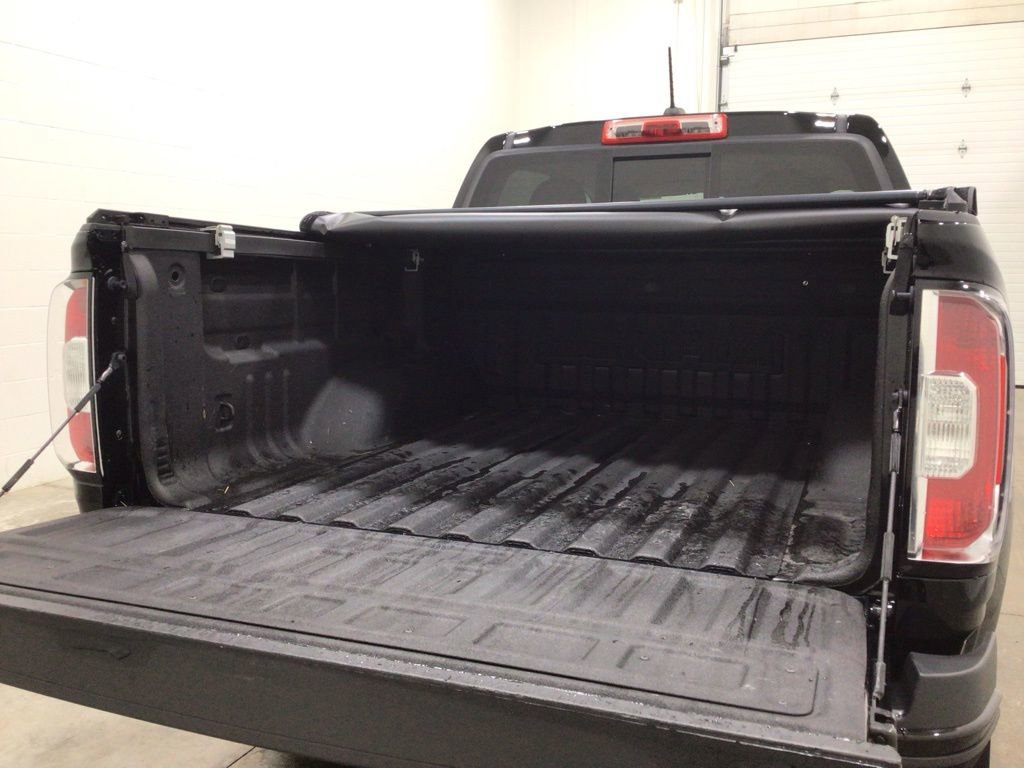 Used 2022 GMC Canyon Denali image 25