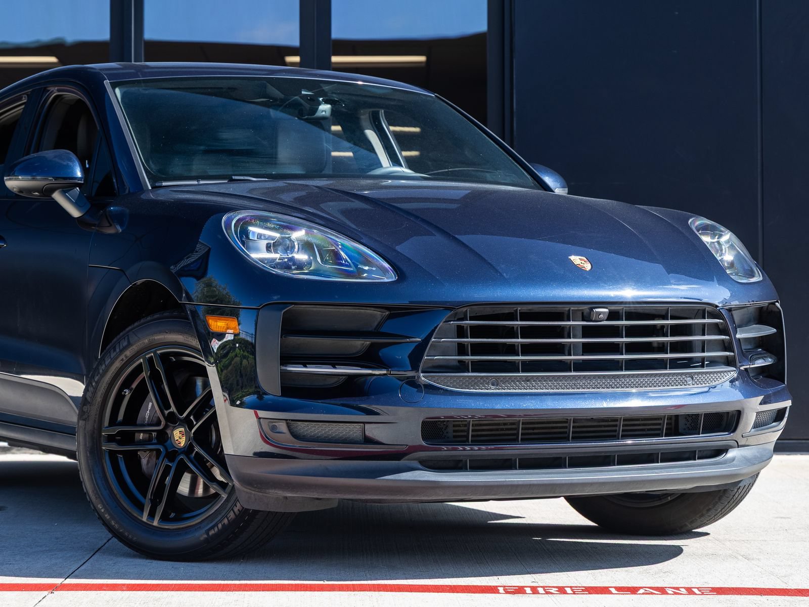Certified 2021 Porsche Macan AWD/4WD image 9