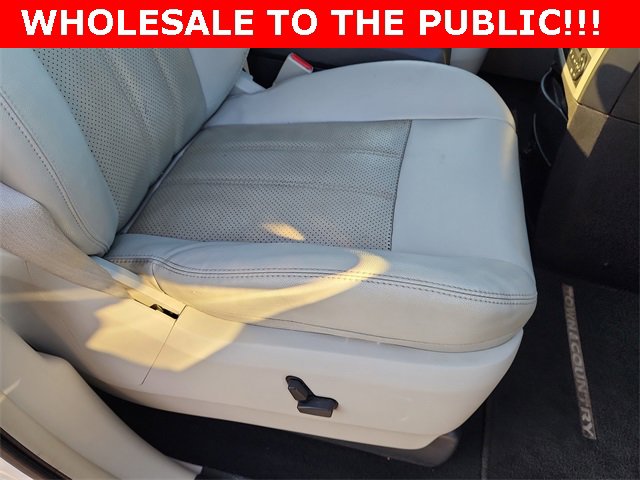 Used 2010 Chrysler Town & Country Touring image 18