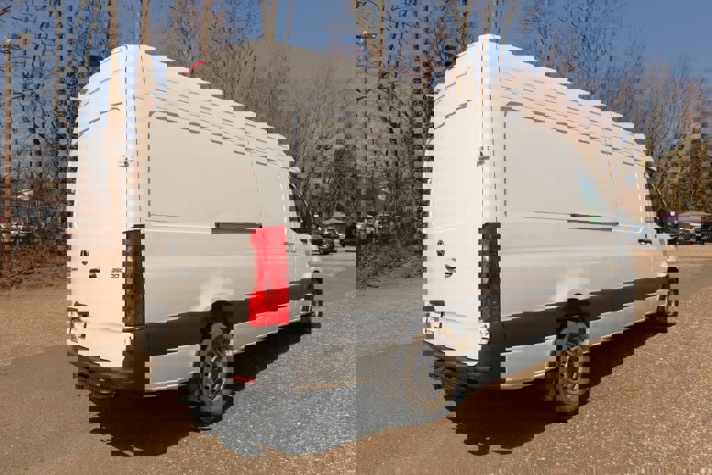 Used 2025 Mercedes-Benz Sprinter 2500 image 5