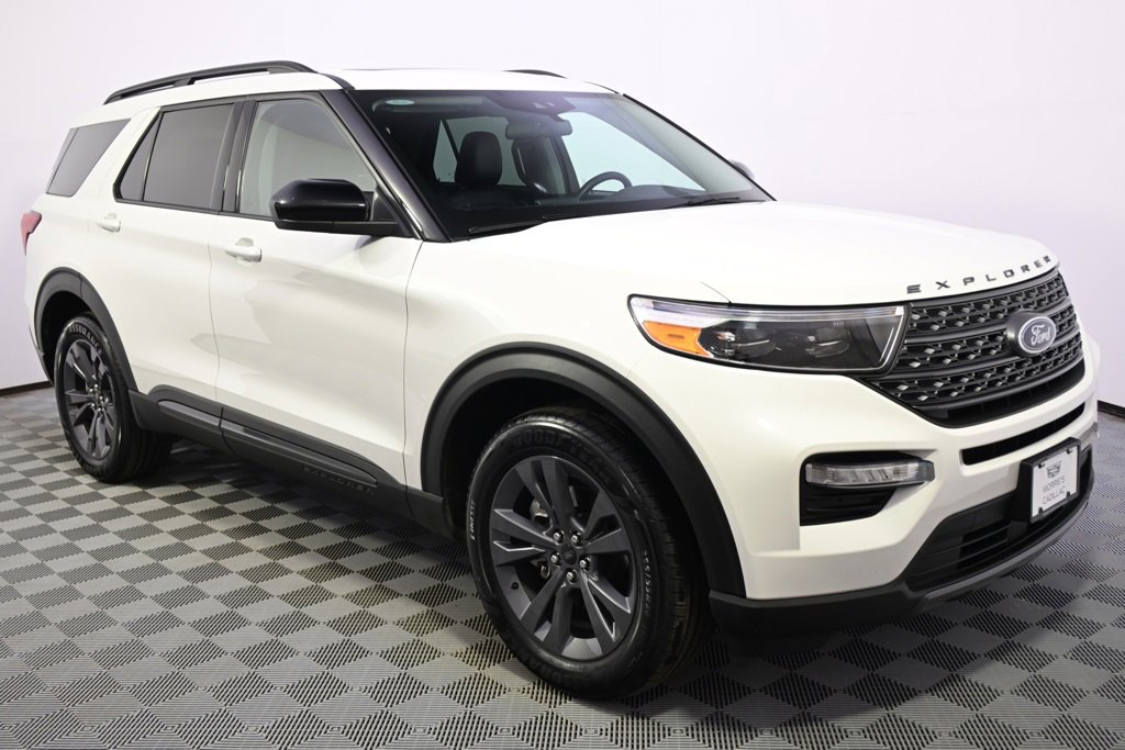 Used 2023 Ford Explorer XLT w/ Equipment Group 202A image 7