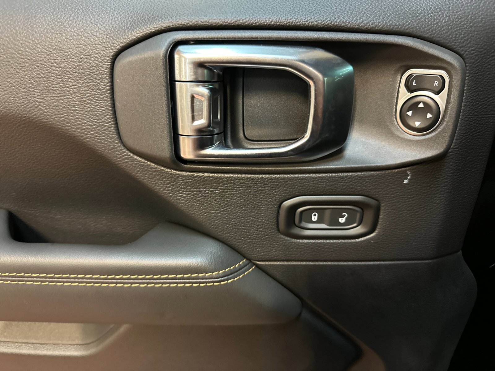 New 2025 Jeep Wrangler Unlimited Sahara image 10