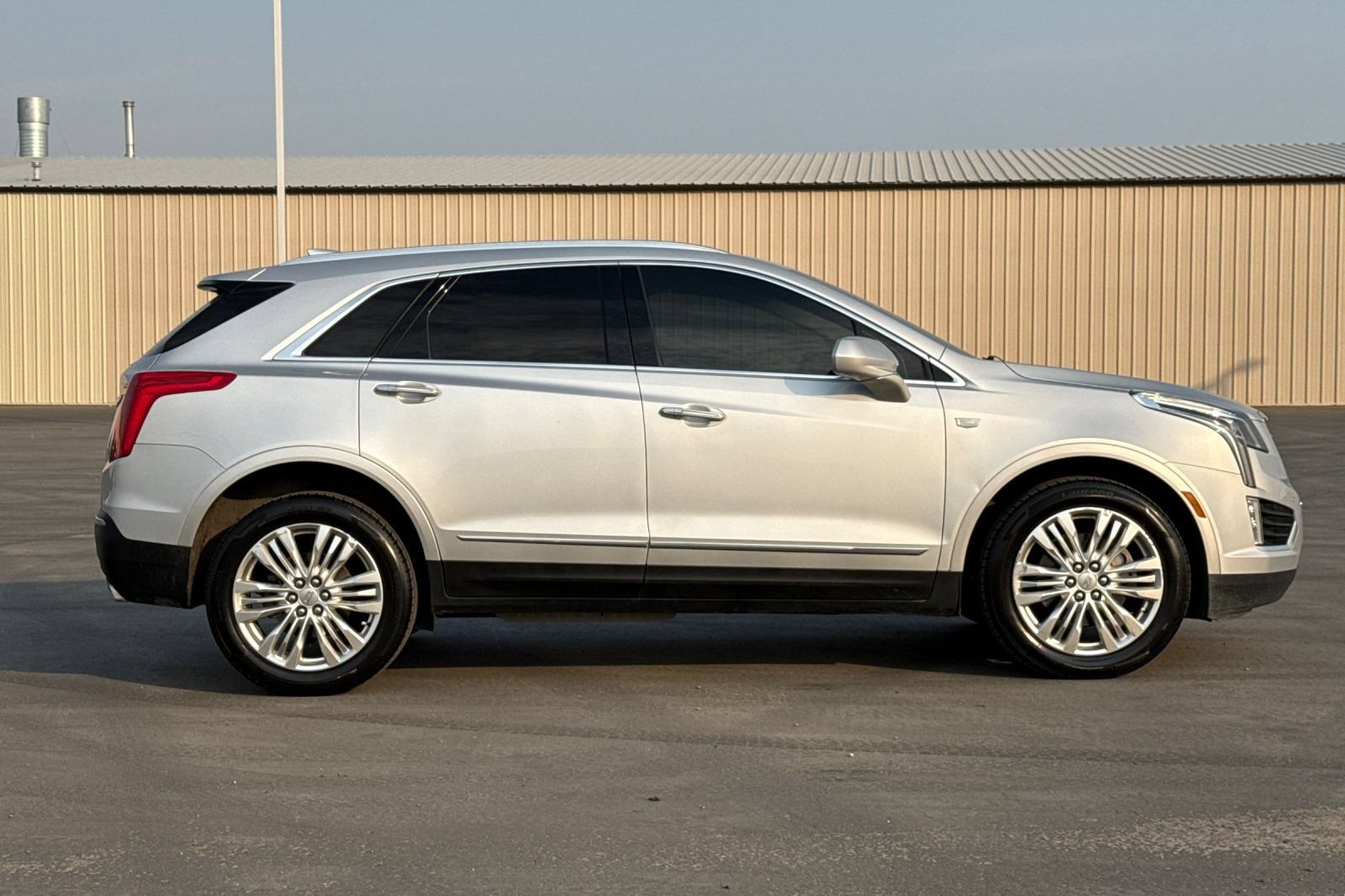 Used 2018 Cadillac XT5 Premium Luxury AWD/4WD image 3